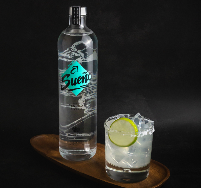El Sueno Silver Tequila bottle and cocktail