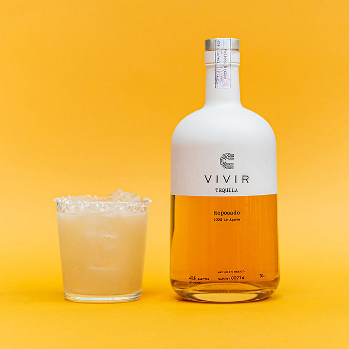 VIVIR Tequila Reposado bottle and cocktail 2