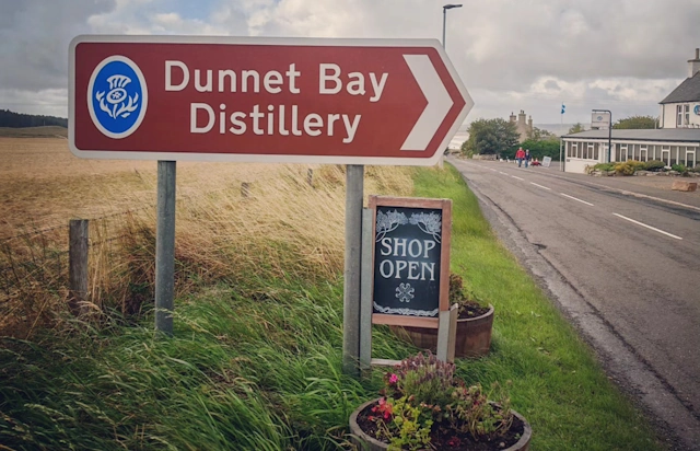 Dunnet Bay Distillery Sign